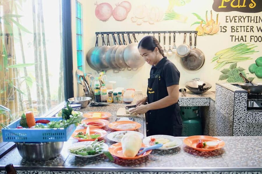 Khao Lak Pui's Authentic Thai Cooking Class - Learning the Thai way to chop and season