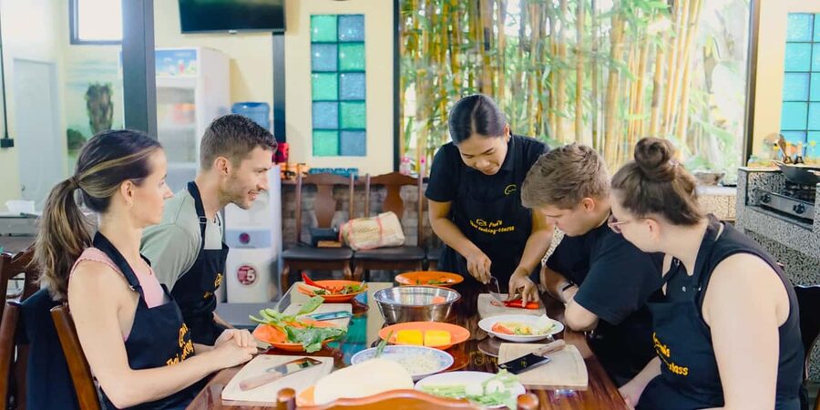 Khao Lak Pui's Authentic Thai Cooking Class - Practical timing and booking advice