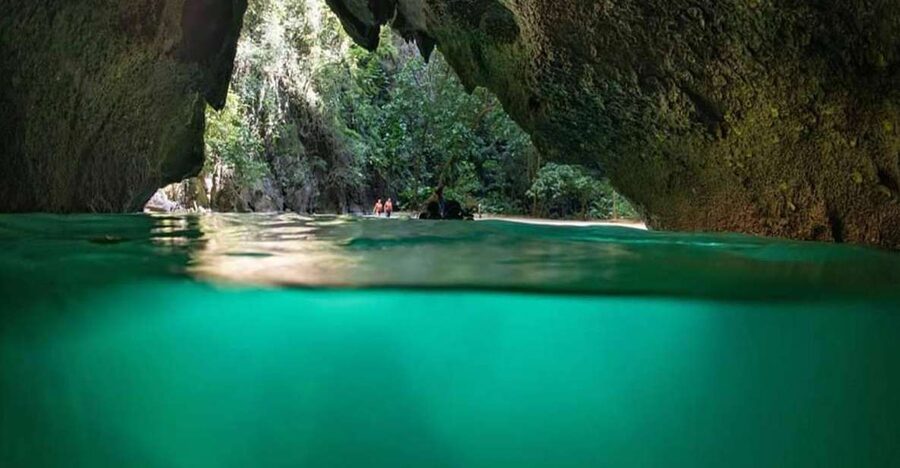 Ko Lanta: 4 Islands Snorkeling Tour by Longtail Boat - Emerald Cave is the reason to book