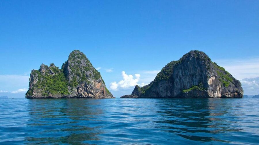 Ko Lanta: Emerald Cave and 4 Islands Tour by Longtail Boat - The cave swim and the Emerald Cave lagoon