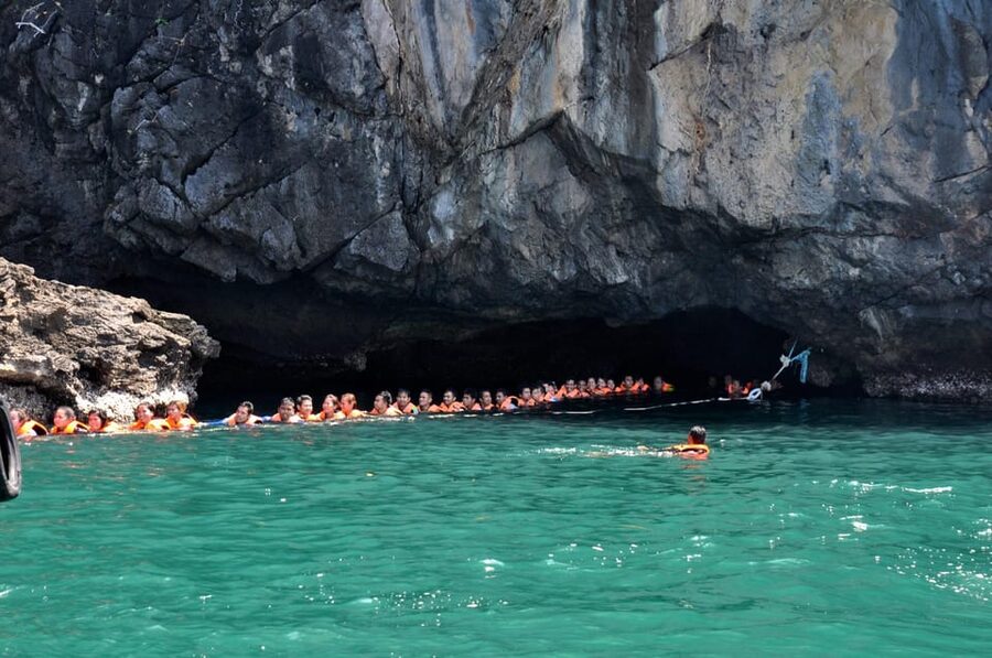 Ko Lanta: Emerald Cave and 4 Islands Tour by Longtail Boat - Koh Ngai: two hours for lunch and beach time