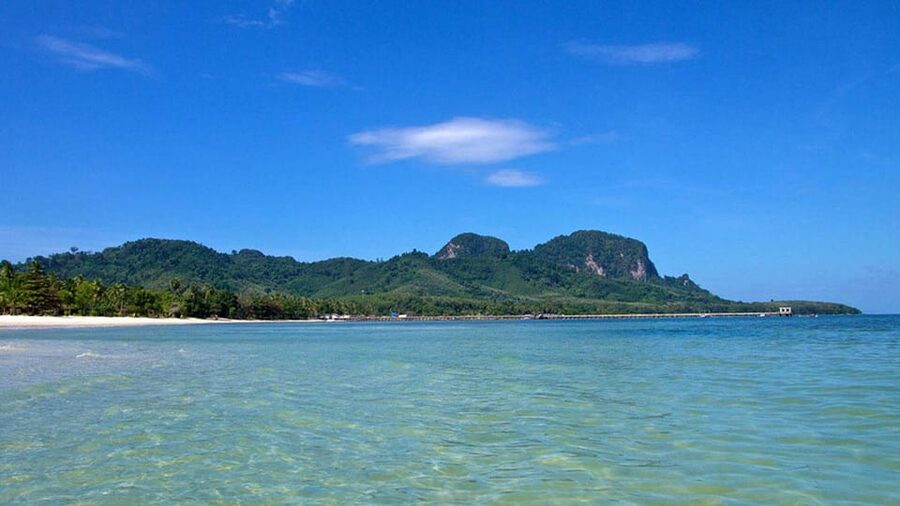 Ko Lanta: Emerald Cave and 4 Islands Tour by Longtail Boat - What the $34 price really covers