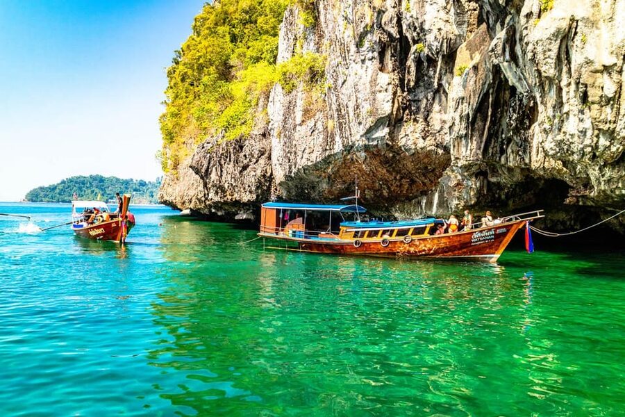 Ko Lanta: Emerald Cave and 4 Islands Tour by Longtail Boat - Who will enjoy this island day?