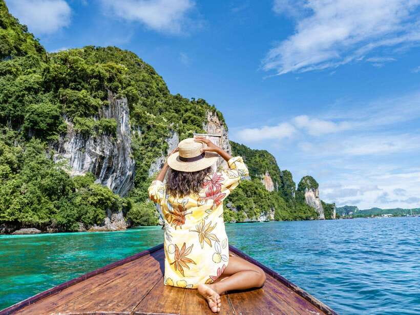 Ko Lanta: Full-Day Snorkel Trip to Phi Phi & Bamboo Islands - Phi Phi Don’s shops and island streets