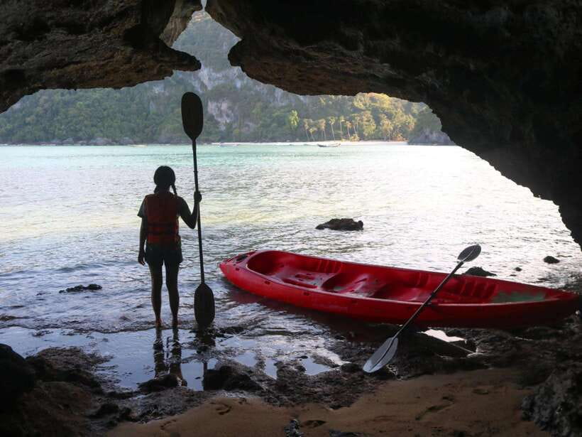 Ko Lanta: Kayak and Long-Tail Boat Nature and Wildlife Tour - Kayaking around Koh Talabeng