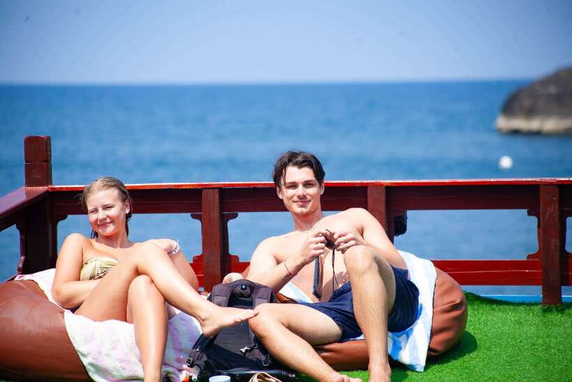 Ko Tao: Late Riser Snorkeling Tour with Lunch and Photos - Hin Wong Bay: coral and small marine life