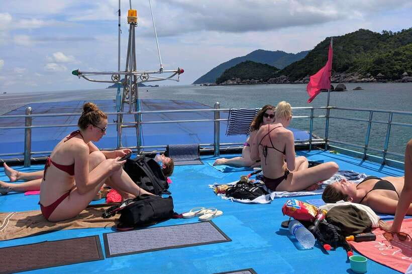 Ko Tao: Morning Trip to Ko Nangyuan’s Serene Oasis by Oxygen - Lunch aboard Oxygen and the rhythm of the day