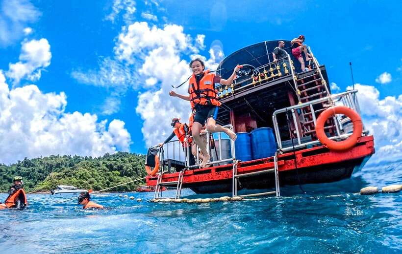 Koh Chang: 3 or 4 Islands Snorkel & Beach Tour by Big Boat - Two routes from Bang Bao Pier