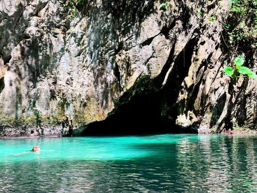 Koh Lanta: 4 Islands and Emerald Cave Snorkeling Trip - Swimming through Emerald Cave on Koh Muk