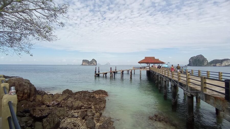 Koh Lanta: 4 Islands and Emerald Cave Tour by Longtail Boat - Should you book the Koh Lanta four-island tour?