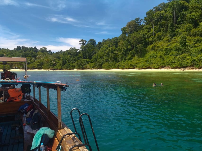 Koh Lanta: 4 Islands and Emerald Cave Tour by Longtail Boat - What the boat ride is really like