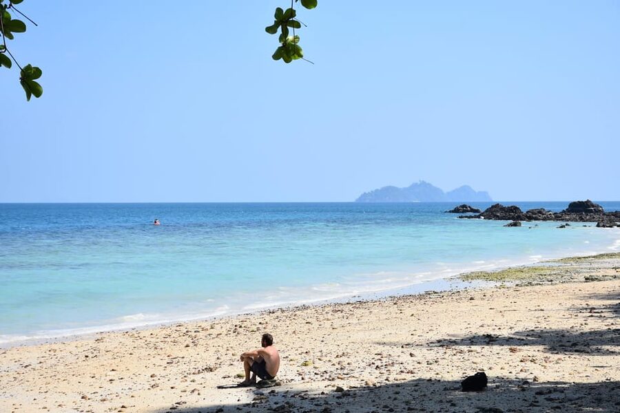 Koh Lanta: 4 Islands and Emerald Cave Tour by Longtail Boat - Who will enjoy this tour most