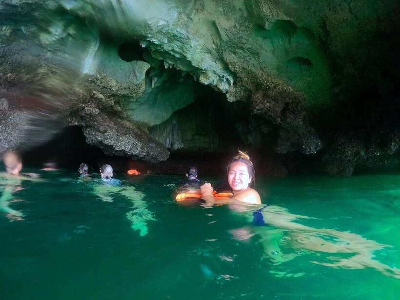 Koh Lanta: 4 Islands, Emerald Cave & Koh Kradan by Speedboat - Swimming through Morakot Cave at Koh Muk