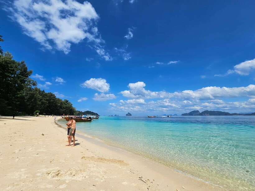Koh Lanta: 4 Islands Tour by Speedboat with Snorkeling - Koh Ngai: A Gentle First Swim