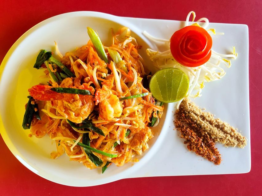 Koh Lanta: Evening Course at Lanta Thai Cookery School - Cooking each dish yourself