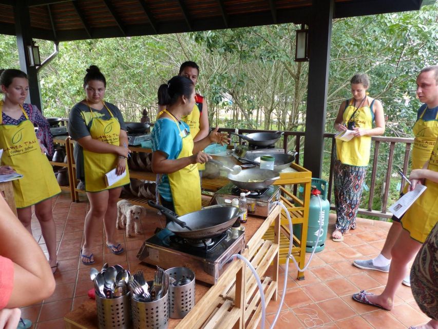 Koh Lanta: Evening Course at Lanta Thai Cookery School - Group size and the pace of the lesson