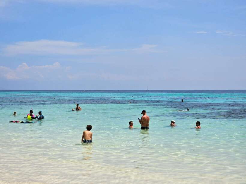 Koh Lanta: Koh Rok and Koh Haa Snorkeling Adventure - Two hours for lunch and beach time