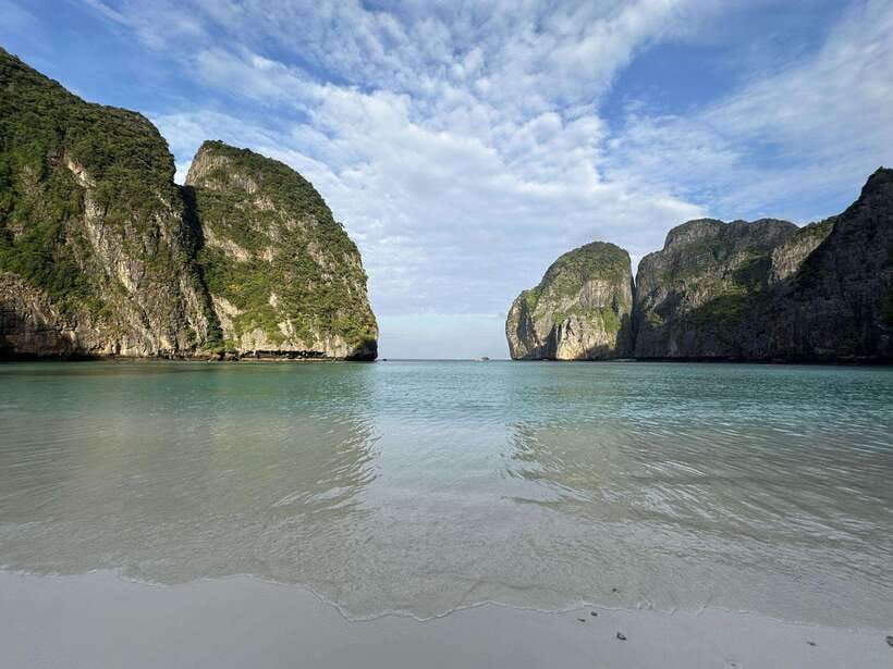 Koh Phi Phi: Maya Bay Private Longtail Boat Tour - Loh Samah Bay and the approach around Phi Phi Leh