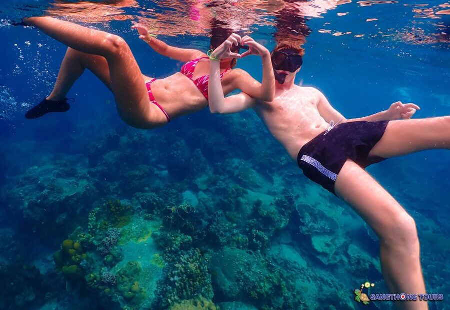 Koh Tao: Islands Snorkeling Highlights Day Tour & Lunch - What the crew adds to the day