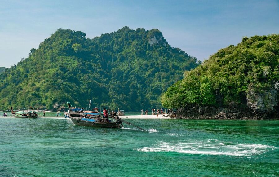 Krabi: 4 Islands & Krabi's Separated Sea Longtail Boat Tour - Guides, organization, and the return to Ao Nang