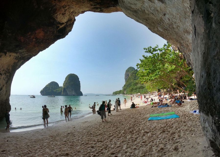 Krabi: 4 Islands & Krabi's Separated Sea Longtail Boat Tour - Crowds, timing, and what the day feels like
