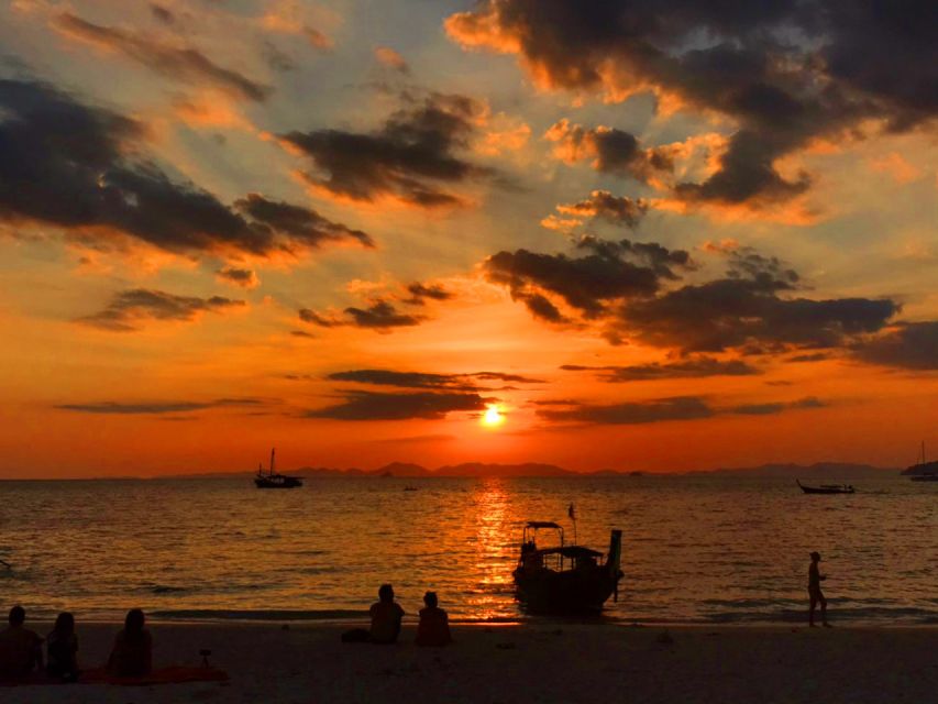 Krabi: 4 Islands Sunset Longtail Boat Tour with BBQ Dinner - The final swim with glowing plankton