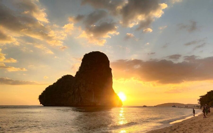 Krabi: 7 Islands Sunset Hopping Cruise with BBQ & Plankton - Chicken Island snorkeling and the changing sea