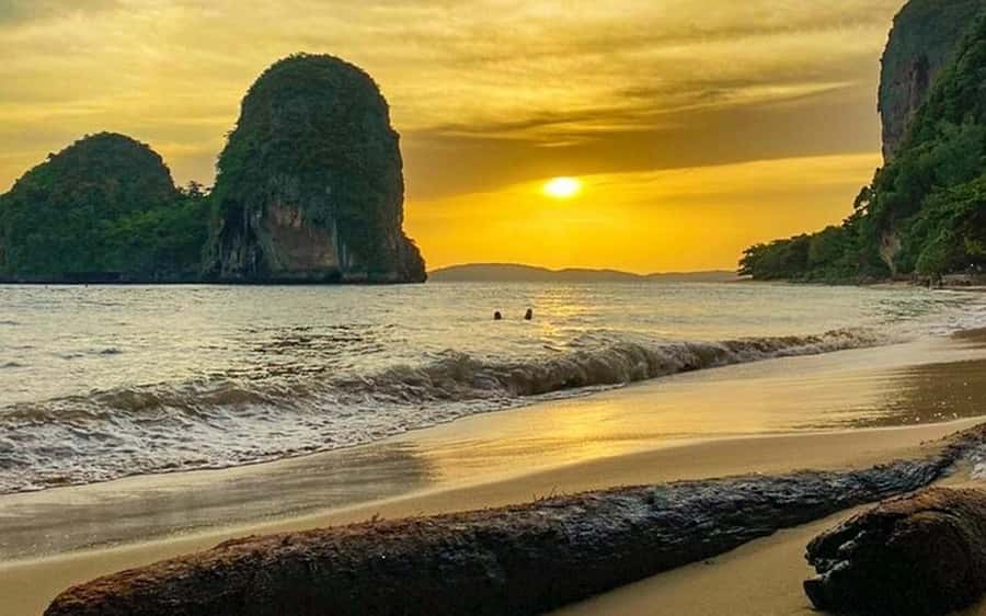 Krabi: Bioluminescent Plankton, Snorkeling & Sunset Tour - Guides, boats, and the group experience