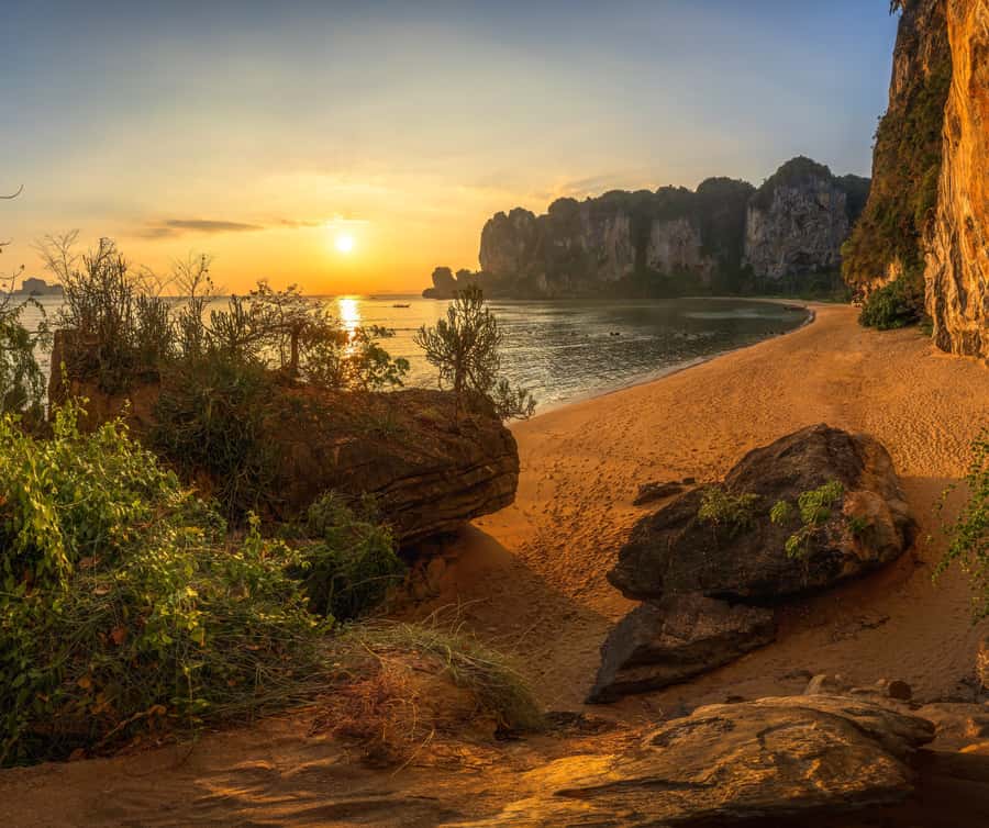 Krabi: Bioluminescent Plankton, Snorkeling & Sunset Tour - Phra Nang Cave Shrine, viewed in about 15 minutes