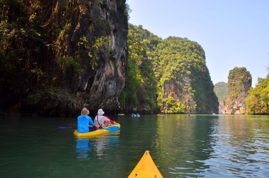 Krabi: Guided Kayaking Tour at Ao Thalane - Getting started with the kayak