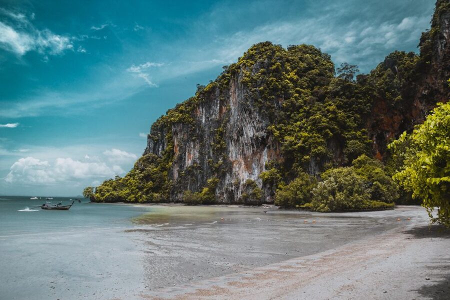 Krabi: Hong Island & Ko Pak Bia Tour with Sunset Dinner - Speedboat or longtail boat: choose your comfort level