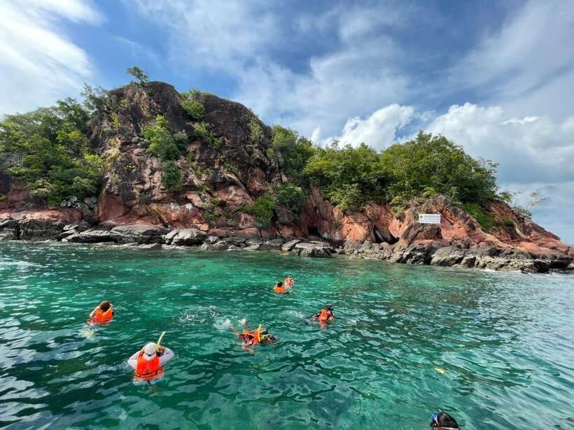 Krabi: Hong Island Longtail Boat & Kayak Tour w Buffet Lunch - Arriving at Koh Hong and choosing your pace