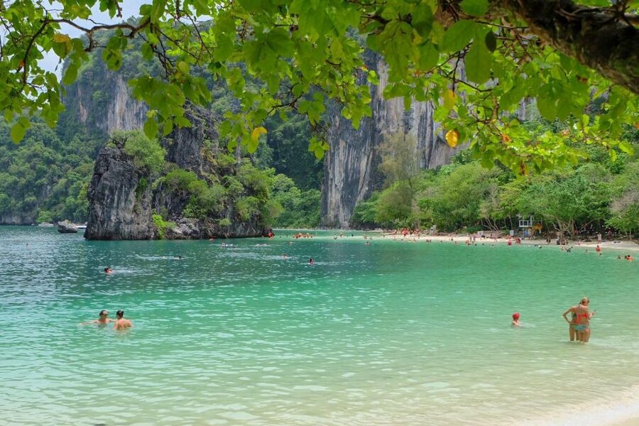 Krabi: Hong Islands Day Tour by Longtail Boat - Snorkeling near Lading Island