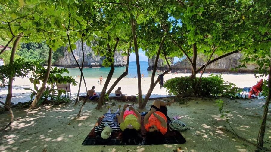 Krabi: Hong Islands Day Trip by Speedboat with Lunch - Hong Island beach: your main block of free time
