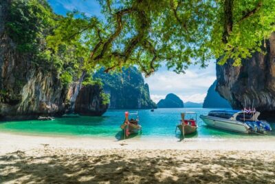 Hong Islands Day Trip by Speedboat with Lunch