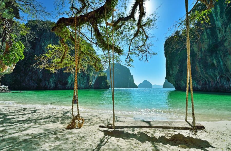 Krabi: Hong Islands Snorkeling with Lunch by Longtail Boat - Hong Island Bay and the red rock