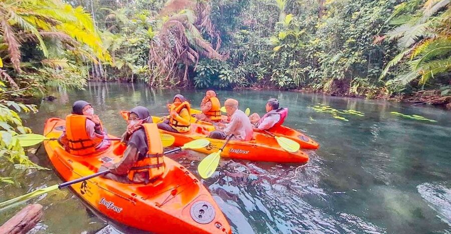 Krabi kayaking and swimming clongrood Tour - Launching onto the clear canal