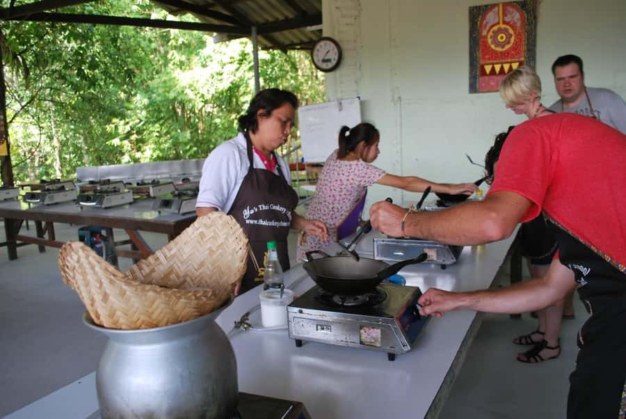 Krabi: Morning/Afternoon Thai Cooking Class at Ya's Cookery - Morning Class: Curries, Pad Thai, and Tom Yam
