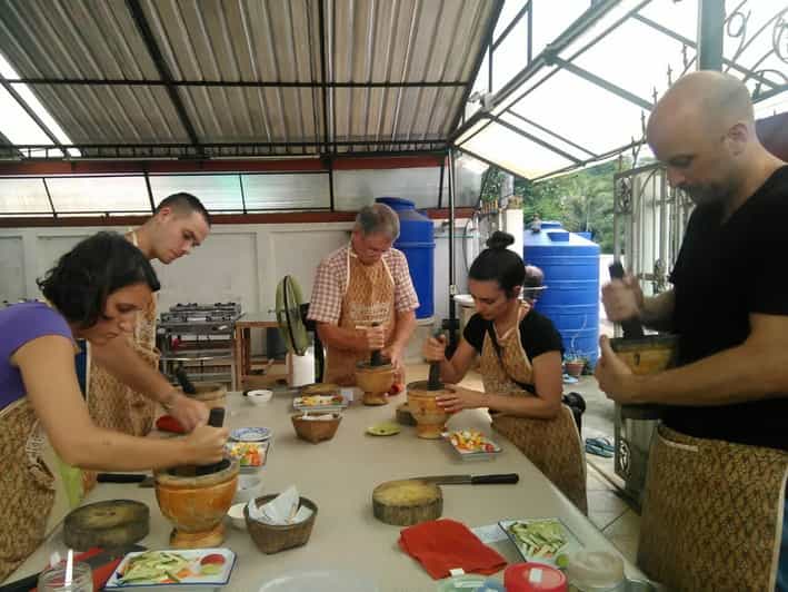 Krabi: Morning or Afternoon Culinary Adventure at Smart Cook - The opening lesson: Thai flavors in 20 minutes