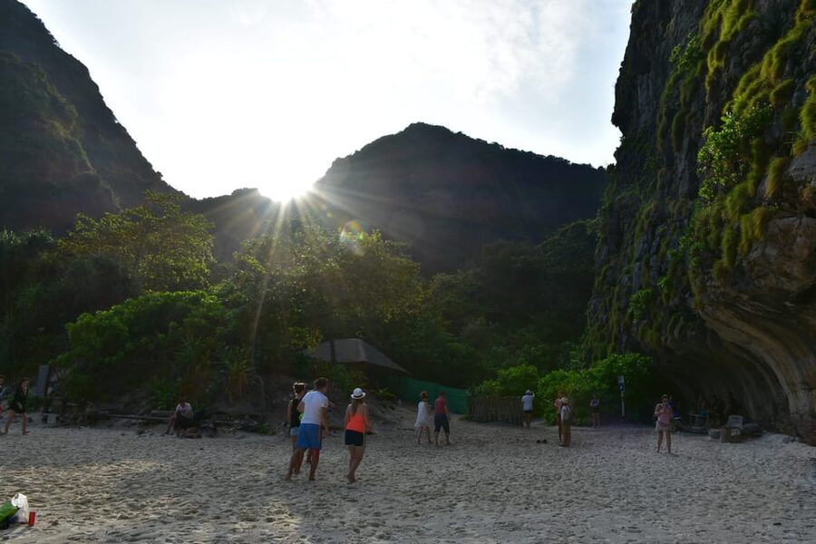 Krabi: Phi Phi Islands & Maya Bay Speedboat Tour with Lunch - Guides and crew make a real difference