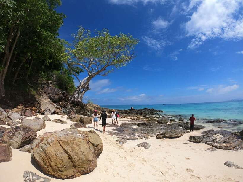 Krabi: Phi Phi Islands Speedboat Tour with Buffet Lunch - The speedboat ride across the Andaman Sea