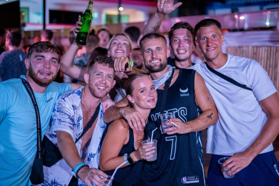 Krabi Pub Crawl - Join Nomads For The Best Night in Ao Nang! - A sports bar, then a Thai bucket on the beach