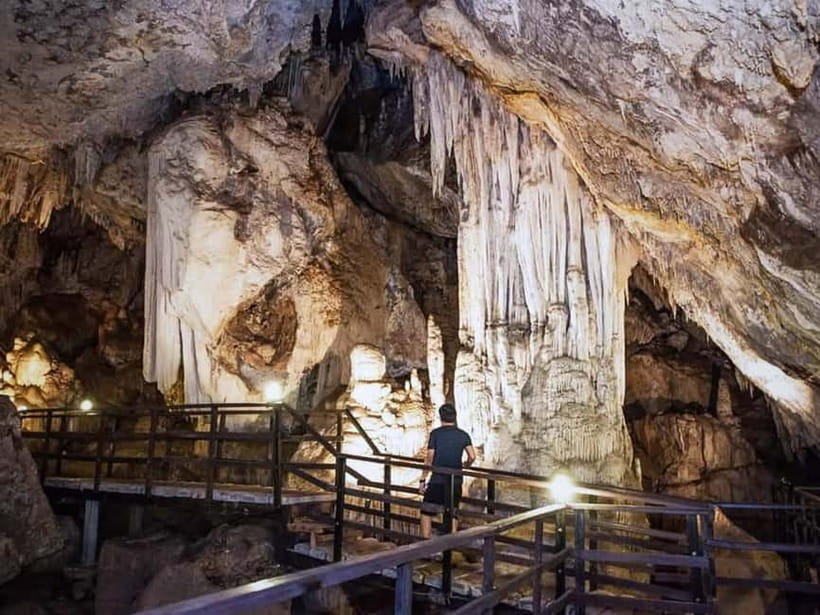 Krabi: Railay Phra Nang & Diamond Cave Sunset Plankton Tour - Guides, group size, and the human side