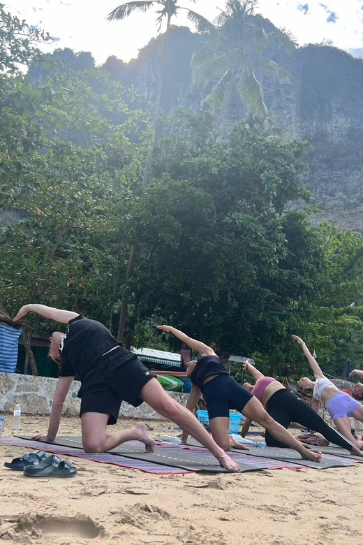 Krabi: Sunrise Yoga Balance Join-in Class - Moving from breathing to balance