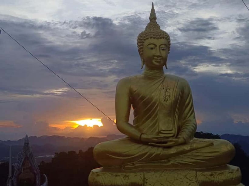 Krabi: Tiger Cave Temple Sunset Tour - The climb, with monkeys along the route