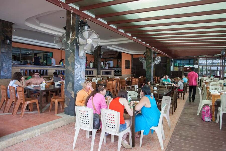 Krabi: Ultimate Phi Phi & Maya Bay Ascent by Speedboat - Lunch and a short look at Phi Phi Don