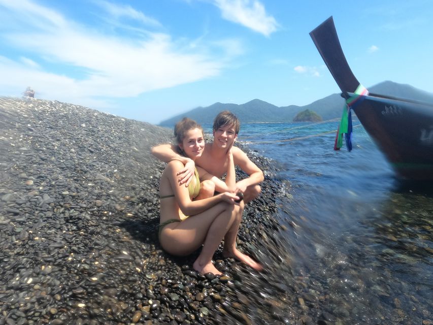 Lipe: Longtail Boat Snorkeling to Outer Islands Program B - Hin Ngam finishes the day with black stone and shore time