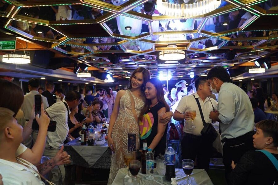 Pattaya: All Star Dinner Cruise, Cabaret Show & Beer Buffet - A showboat with more than one personality