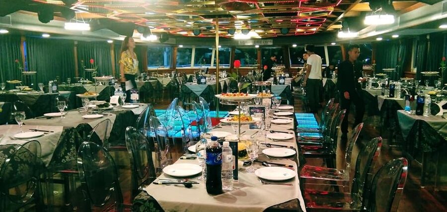 Pattaya: All Star Dinner Cruise, Cabaret Show & Beer Buffet - Boarding a Thai teak and Shanghai-style boat