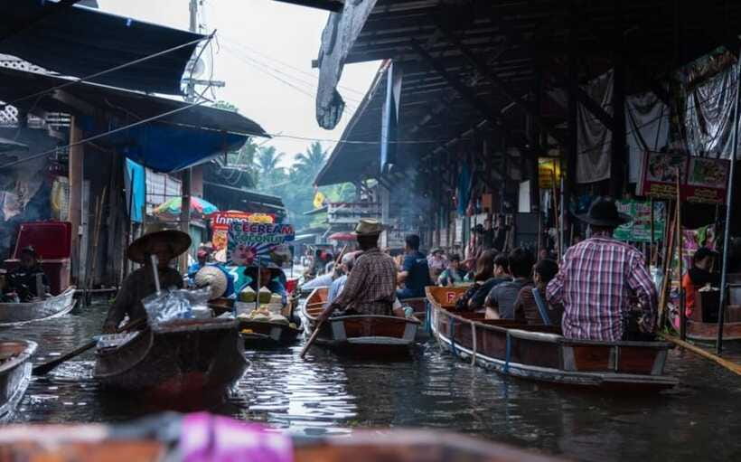 Pattaya: Buddha, Floating Market, Gems Museum Tour & Lunch - Laser Buddha Mountain and the uncertain extra stop